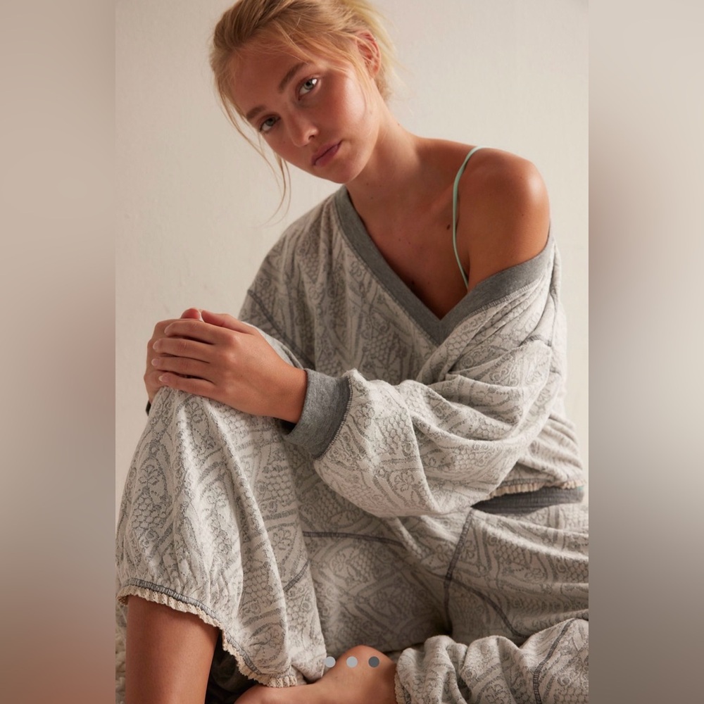 Free People Fingers Crossed Lounge Pants and Pullover never worn excellent cond - Picture 2 of 6